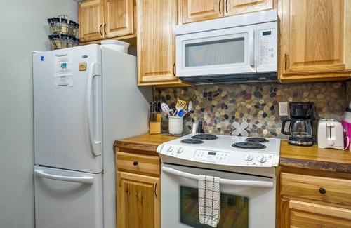 Government Camp Condo | Condo w/Pool Access < 1 Mi to Mt Hood Skibowl!