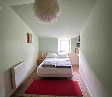 Renaison Apartment | Confort et ressourcement au vert