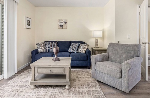 Holiday Hills Apartment | ✵ Contemporary 2 Bedroom Condo @ Holiday Village ➠ Unit 3885 ✵