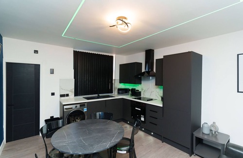 Chapeltown Apartment | Contemporary 2 Bedroom Apt in Leeds Sleeps 5