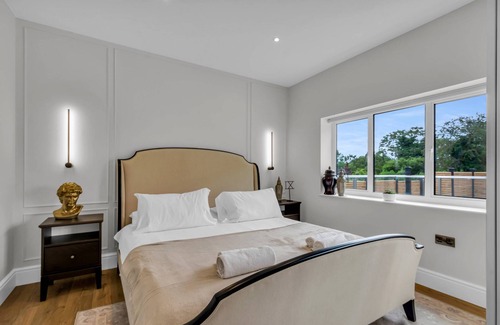 Haringey Apartment | Contemporary 3BR duplex garden apartment
