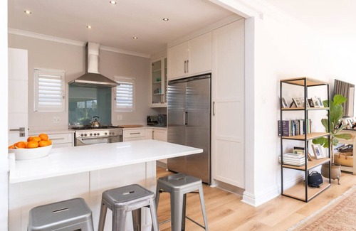 Claremont House | Contemporary 4-Bedroom Oasis