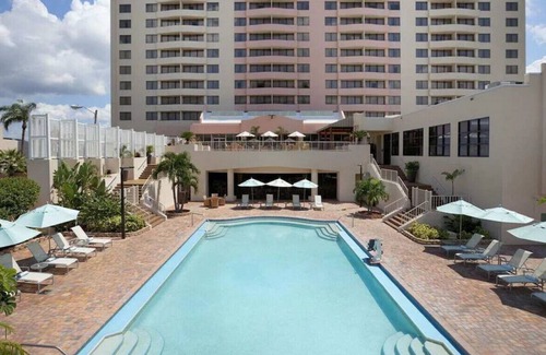 Westshore House | Contemporary and Spacious Room! W/ Bay View!