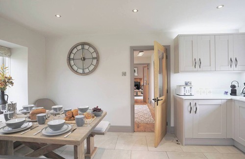 Lofthouse House | Contemporary comfort amidst breathtaking views with spacious private garden ideal for relaxing