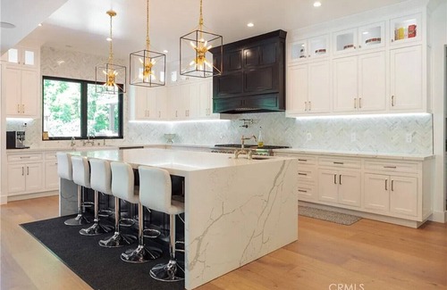 Tarzana House | Contemporary Elegance sleeps 16 pool hot tub