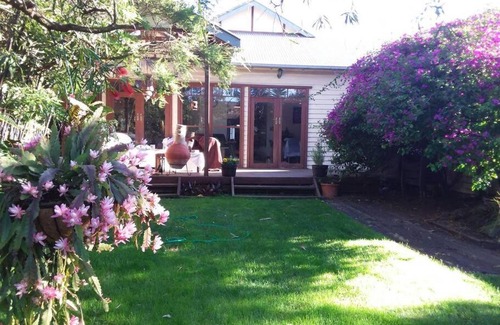 Mentone House | Contemporary & Elegant 1920's Period House by My Lodgingfy International