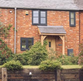 Southam House | Contemporary mid-terrace cottage