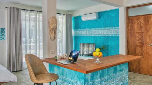 Beira Apartment | Contemporary Private Studio with Pool and Kitchen