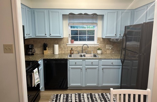 Flowood House | Contemporary Townhome Near Reservoir - Ideal for Couples or Business Travel