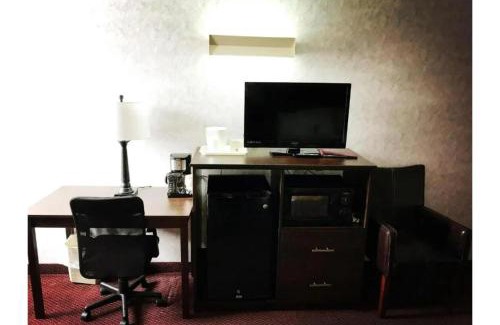 Watertown Hotel | Continental Inn by OYO Watertown NY I-81