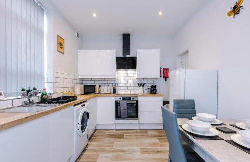 Bury Apartment | Contractor, Relocation, insurance , 4 bedrooms, Bury