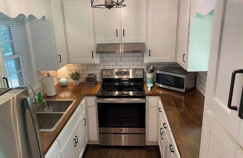 Gainesville House | Convenient 3 Bedroom/2 Bath house