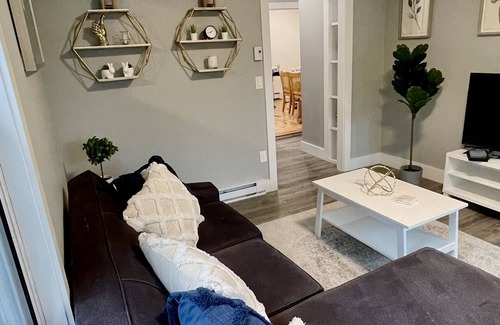 East Somerville Apartment | ★Convenient 3BR apt.|modern w/a splash of Glam! ★