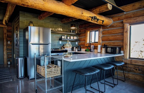 Mancos Cabin | Convenient and Peaceful 1-bedroom cabin on a ranch in Mancos with WiFi.