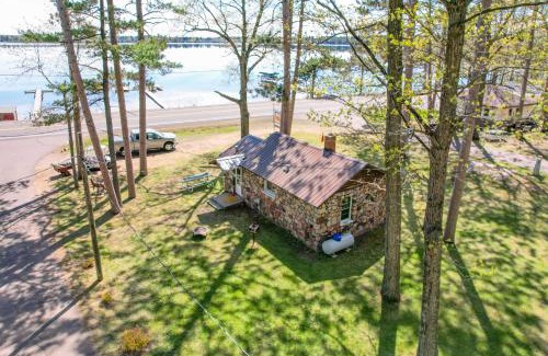 Stone Lake House | Convenient Cabin with Access to 3 Boat Docks!