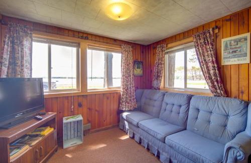 Stone Lake House | Convenient Cabin with Access to 3 Boat Docks!