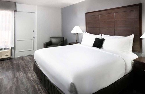 Downtown Tucson Resort | Convenient Countryside Stay, Outdoor Pool, Free Parking, Near Arizona Stadium
