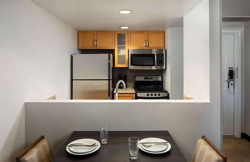 Carmel Mountain Ranch Apartment | Convenient Stay, Superb Location, Free Breakfast, Pets Allowed, Parking