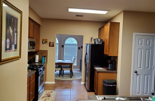 Spring House | Convenient to The Woodlands, Night-life and Concerts!