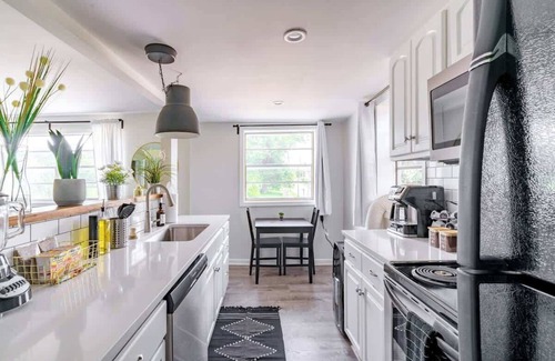 Victorian Village House | Convention - Short North - Private Parking - Pets