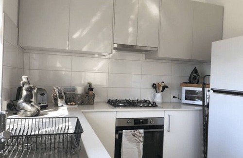 Coogee Apartment | Coogee- COOG2 Dundas Street - Coastal Garden Apartment with Ocean Views Courtyard Near Coogee Beach