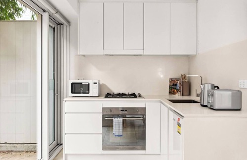Coogee Apartment | Coogee Cove Coastal Studio near Beach and Dining