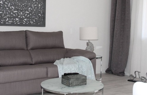 La Maternitat i Sant Ramon Apartment | Cool Chick and Comfortable Flat, Close to FCB stadium. 2 Bahtrooms.Free wifi