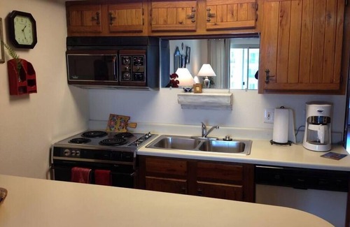 New Braunfels Condo | Cool Waterfront*COMAL*POOL*HTUB - WALK TO DWNTN - TUBES INCL