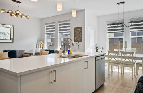 Southeast Calgary Apartment | Copperfield Oasis | Luxe | Walkout to Park/Wetland