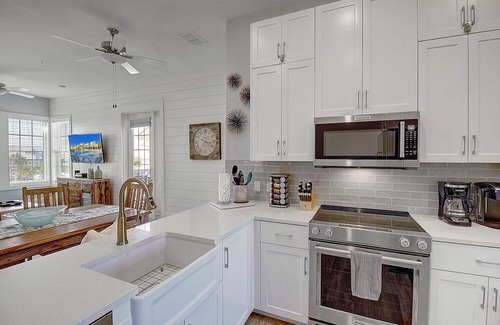 Cinnamon Shore Condo | Corner, 3rd-Fl Pet-Friendly Condo w/2 Decks@Cinnamon Shore+Great Amenities!