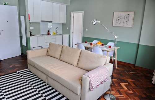 Santo Antonio Apartment | Cosmopolitan Comfort in Lisbon (4A)- by Misha's Pl