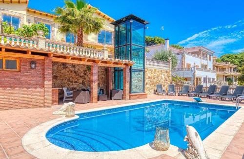 Lloret de Mar Villa | Costacabana - Villa Dolce vita