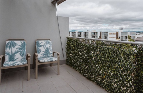 Gungahlin Apartment | Cosy 2-Bed Apartment Across from Shops