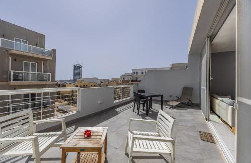 Msida Apartment | Cosy 2BR Sunlit Penthouse with Large Front Terrace - Close to St Julian's, Sliema, & Valletta