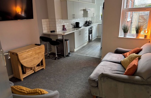 Worcester House | Cosy 4 Bedroom Period property - City and University nearby.