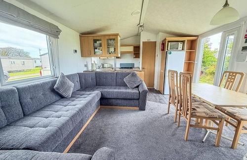 Louth House | Cosy 8 berth caravan with lovely field views at Sunnydale ref 35353S
