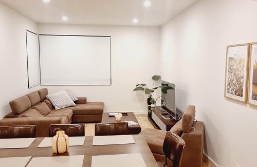 Williamstown North House | Cosy and comfortable family home across the lake