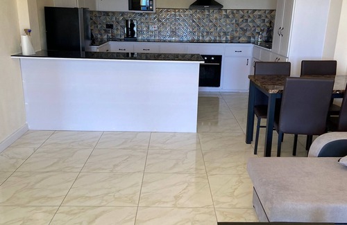 Colonarie Apartment | Cosy and Modern Apartment 5 mins from Argyle International Airport.