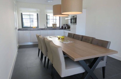Uitdam Apartment | Cosy apartment for 8 guests with WIFI, pool, TV and terrace