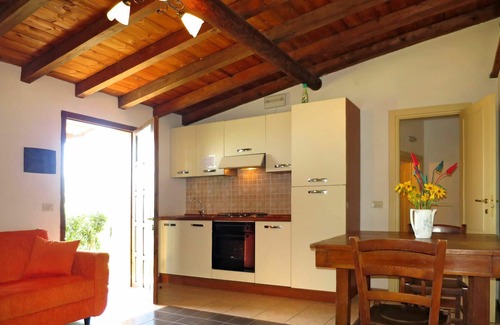 Santo Villa | Cosy apartment in villa for 4 people with pool, A/C, patio, pets allowed and panoramic view