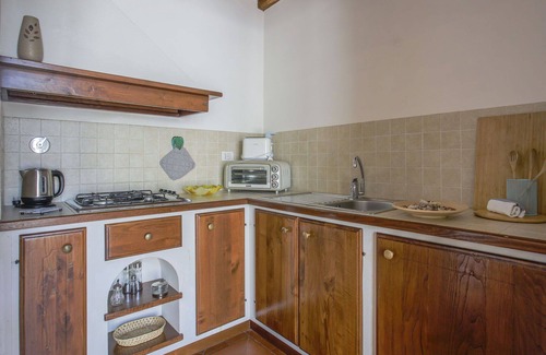 Sesto Fiorentino Villa | Cosy apartment in villa for 3 guests with WIFI, pool, TV, terrace and pets allowed