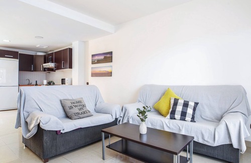 El Cotillo Apartment | Cosy Apartment “Apartamento Callao 11” with Wi-Fi, Terrace & Shared Pool
