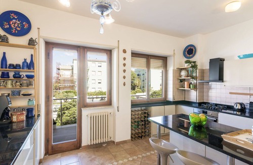 Civitavecchia Apartment | Cosy apartment for 7 guests with WIFI, TV, terrace and pets allowed