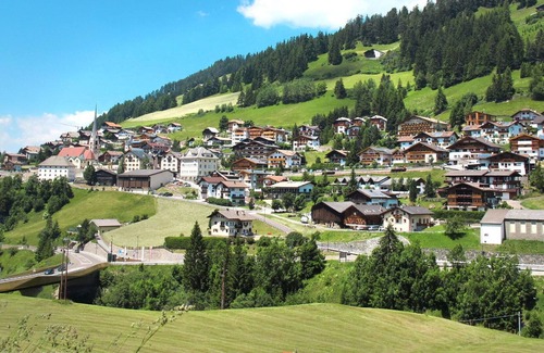 Santa Cristina Val Gardena Apartment | Cosy apartment for 10 people with WIFI, TV, balcony and parking