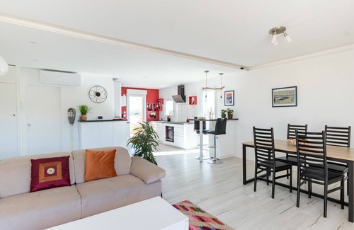 Le Pradet Apartment | Cosy apartment for 4 people with A/C, WIFI, TV, terrace and panoramic view