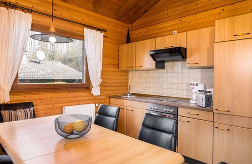 Schoenecken Apartment | Cosy apartment for 4 guests with WIFI, TV, patio and pets allowed