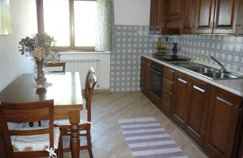 Il Poggio Apartment | Cosy apartment for 4 guests with WIFI, pool, TV, pets allowed and panoramic view