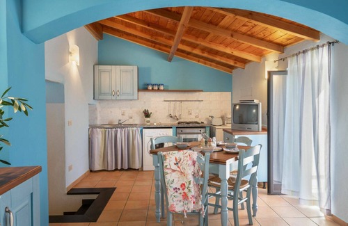 Vasia Apartment | Cosy apartment for 4 guests with WIFI, TV, balcony and pets allowed