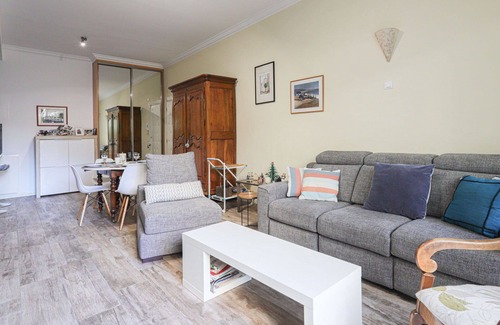La Madeleine Apartment | Cosy apartment for 4 guests with WIFI, pool, TV and terrace