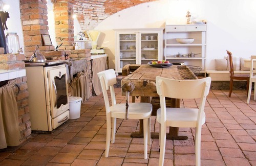 Lukavice Apartment | Cosy apartment for 4 people with pool, WIFI, patio and parking